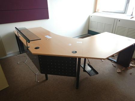 Schreibtisch Winkelkombination ca. 260x240 cm