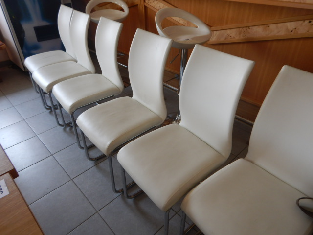 8 Stk. Stühle mit Gebrauchsspuren