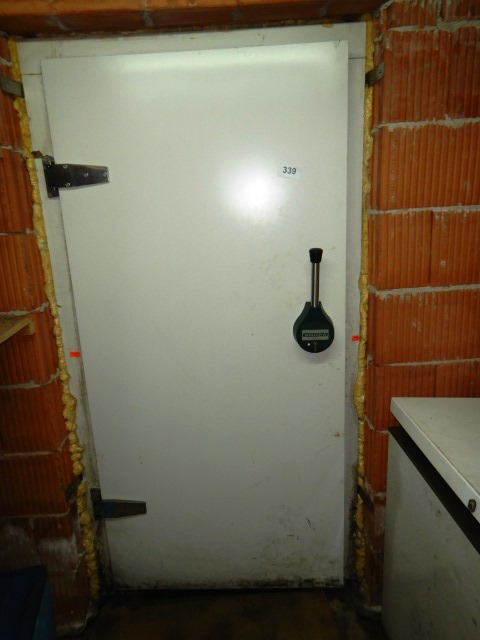 Bucher Kühlhaustüre, ca. 200x90cm, einfache Demontage, nur eingeschäumt