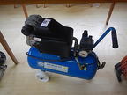 AGRE Druckluftkompressor Mini Boss 375, Hubvolumen 190 L/M, 1.1 kW, 24 L Behälter, 230 V AGRE Druckluftkompressor Mini Boss 375, Hubvolumen 190 L/M, 1.1 kW, 24 L Behälter, 230 V