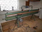 Höfer Furnierschneidmaschine, pneumatisch mit Schneidaggregat, Arbeitslänge ca. 305 cm, Maße ca. 305 x 90 x 120 cm Höfer Furnierschneidmaschine, pneumatisch mit Schneidaggregat, Arbeitslänge ca. 305 cm, Maße ca. 305 x 90 x 120 cm