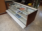 Verkaufspult mit Glasabdeckung und 12 Auszugsladen (ohne Inhalt ) ca. 200x60 cm Höhe: ca. 90 cm Verkaufspult mit Glasabdeckung und 12 Auszugsladen (ohne Inhalt ) ca. 200x60 cm Höhe: ca. 90 cm