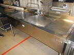 Zanussi Edelstahl-Doppelspüle freistehend ca. B 180 x T 69 x H 85 cm mit 2 Spülbecken mit je 60 x 50 x 30 cm mit Armatur Zanussi Edelstahl-Doppelspüle freistehend ca. B 180 x T 69 x H 85 cm mit 2 Spülbecken mit je 60 x 50 x 30 cm mit Armatur