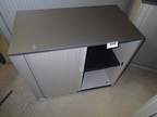 Steelcase Aktenschrankmodul, Silber-Anthrazit, mit Rollotüre, ca. B 80 x T 43 x H 72 cm, 2 Ordnerhöhen Steelcase Aktenschrankmodul, Silber-Anthrazit, mit Rollotüre, ca. B 80 x T 43 x H 72 cm, 2 Ordnerhöhen