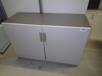 Steelcase Aktenschrank mit Doppelflügeltüre, Grau-Anthrazit ca. B 120 x T 46 x H 80 cm Steelcase Aktenschrank mit Doppelflügeltüre, Grau-Anthrazit ca. B 120 x T 46 x H 80 cm