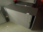 Steelcase Aktenschrankmodul, Silber-Anthrazit, mit Rollotüre, ca. B 120 x T 43 x H 80 cm, 2 Ordnerhöhen Steelcase Aktenschrankmodul, Silber-Anthrazit, mit Rollotüre, ca. B 120 x T 43 x H 80 cm, 2 Ordnerhöhen