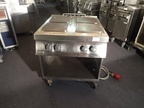 E-Herd, 380 V, 4 Platten rechteckig auf Rollen ca. B 80 x T 90 x H 85 cm E-Herd, 380 V, 4 Platten rechteckig auf Rollen ca. B 80 x T 90 x H 85 cm