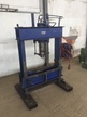 Hydraulische Richtpresse Stoisser ( event . defekt Einstellungssache Hydraulik), Maschinengewicht 500kg, Abmessung: 1,5 x 1,2 x 1,8 m, Techn. Daten lt. Datenblatt im Downloadbereich Hydraulische Richtpresse Stoisser ( event . defekt Einstellungssache Hydraulik), Maschinengewicht 500kg, Abmessung: 1,5 x 1,2 x 1,8 m, Techn. Daten lt. Datenblatt im Downloadbereich