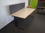 Schreibtisch mit Rückwand trapezförmig, L 180 cm, Breite links 100 cm, Breite rechts 80 cm, Rückwand abnehmbar Schreibtisch mit Rückwand trapezförmig, L 180 cm, Breite links 100 cm, Breite rechts 80 cm, Rückwand abnehmbar