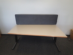 Schreibtisch mit Rückwand trapezförmig, L 180 cm, Breite rechts 100 cm, Breite links 80 cm, Rückwand abnehmbar Schreibtisch mit Rückwand trapezförmig, L 180 cm, Breite rechts 100 cm, Breite links 80 cm, Rückwand abnehmbar