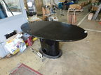 Tisch oval in Schwarz, Tischplatte beschädigt ca. L 185 x B 100 cm Tisch oval in Schwarz, Tischplatte beschädigt ca. L 185 x B 100 cm