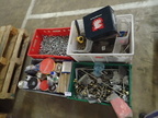 Palette Arbeitsmaterial mit Schrauben, Gewinde usw. Palette Arbeitsmaterial mit Schrauben, Gewinde usw.