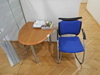 Dreibein - Beistelltisch ca. 75x75x70cm mit Besprechungsstuhl in blau Dreibein - Beistelltisch ca. 75x75x70cm mit Besprechungsstuhl in blau