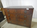 Früh-Biedermeier Kommode um 1820, mit 4 Laden, ca. 127x63x90cm Früh-Biedermeier Kommode um 1820, mit 4 Laden, ca. 127x63x90cm