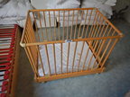 Gitterbett mit Rollen, ca. 100x73x76cm Gitterbett mit Rollen, ca. 100x73x76cm