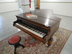 Klavier, A. Czelis in Wien, ca. 150x175cm (Standort 1. Stock) Klavier, A. Czelis in Wien, ca. 150x175cm (Standort 1. Stock)