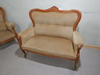 Sitzbankgruppe bestehend aus einem Sofa (ca. 140x70cm) und 2 Stühlen Sitzbankgruppe bestehend aus einem Sofa (ca. 140x70cm) und 2 Stühlen