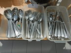 150teiliges Besteckset bestehend aus 50 Gabeln, 50 Messern und 50 Löffeln 150teiliges Besteckset bestehend aus 50 Gabeln, 50 Messern und 50 Löffeln