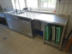 Edelstahlspühlbecken, ca. 260x70cm, mit Zulauftisch und Spülarmatur, Beckengröße je ca. 40x40x17cm Edelstahlspühlbecken, ca. 260x70cm, mit Zulauftisch und Spülarmatur, Beckengröße je ca. 40x40x17cm