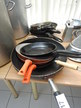 11 Stk. Brat- und Kochpfannen in unterschiedlichen Größen, 40-25cm 11 Stk. Brat- und Kochpfannen in unterschiedlichen Größen, 40-25cm