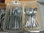 100teiliges Besteckset bestehend aus 50 Gabeln und 50 Messern 100teiliges Besteckset bestehend aus 50 Gabeln und 50 Messern