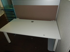 Schreibtisch ca. 160x80, weiß, Steelcase, mit Rückwand (ca. 68cm hoch) Schreibtisch ca. 160x80, weiß, Steelcase, mit Rückwand (ca. 68cm hoch)
