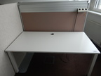 Schreibtisch ca. 160x80, weiß, Steelcase, mit Rückwand (ca. 68cm hoch) Schreibtisch ca. 160x80, weiß, Steelcase, mit Rückwand (ca. 68cm hoch)