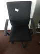 Bürodrehstuhl, schwarz mit Armlehnen Bürodrehstuhl, schwarz mit Armlehnen