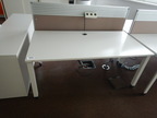 Schreibtisch ca. 160x80, weiß, Steelcase, mit Rückwand (ca. 68cm hoch) Schreibtisch ca. 160x80, weiß, Steelcase, mit Rückwand (ca. 68cm hoch)