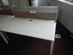 Schreibtisch ca. 160x80, weiß, Steelcase, mit Rückwand (ca. 68cm hoch) Schreibtisch ca. 160x80, weiß, Steelcase, mit Rückwand (ca. 68cm hoch)