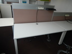 Schreibtisch ca. 160x80, weiß, Steelcase, mit Rückwand (ca. 68cm hoch)