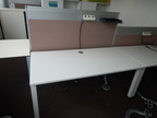 Schreibtisch ca. 160x80, weiß, Steelcase, mit Rückwand (ca. 68cm hoch) Schreibtisch ca. 160x80, weiß, Steelcase, mit Rückwand (ca. 68cm hoch)