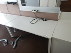 Schreibtisch ca. 160x80, weiß, Steelcase, mit Rückwand (ca. 68cm hoch) Schreibtisch ca. 160x80, weiß, Steelcase, mit Rückwand (ca. 68cm hoch)