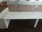 Schreibtisch ca. 160x80, weiß, Steelcase, mit Rückwand (ca. 68cm hoch) Schreibtisch ca. 160x80, weiß, Steelcase, mit Rückwand (ca. 68cm hoch)