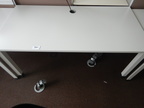 Schreibtisch ca. 160x80, weiß, Steelcase, ohne Rückwand Schreibtisch ca. 160x80, weiß, Steelcase, ohne Rückwand