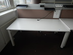 Schreibtisch ca. 160x80, weiß, Steelcase, mit Rückwand (ca. 68cm hoch) Schreibtisch ca. 160x80, weiß, Steelcase, mit Rückwand (ca. 68cm hoch)