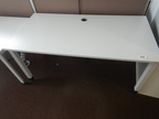 Schreibtisch ca. 160x80, weiß, Steelcase, ohne Rückwand Schreibtisch ca. 160x80, weiß, Steelcase, ohne Rückwand