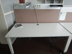 Schreibtisch ca. 160x80, weiß, Steelcase, mit Rückwand (ca. 68cm hoch) Schreibtisch ca. 160x80, weiß, Steelcase, mit Rückwand (ca. 68cm hoch)