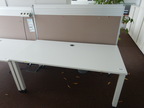 Schreibtisch ca. 160x80, weiß, Steelcase, mit Rückwand (ca. 68cm hoch) Schreibtisch ca. 160x80, weiß, Steelcase, mit Rückwand (ca. 68cm hoch)