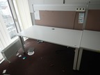 Schreibtisch ca. 160x80, weiß, Steelcase, mit Rückwand (ca. 68cm hoch) Schreibtisch ca. 160x80, weiß, Steelcase, mit Rückwand (ca. 68cm hoch)