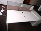 Schreibtisch ca. 160x80, weiß, Steelcase, mit Rückwand (ca. 68cm hoch) Schreibtisch ca. 160x80, weiß, Steelcase, mit Rückwand (ca. 68cm hoch)