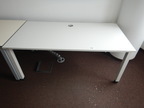 Schreibtisch ca. 160x80, weiß, Steelcase, ohne Rückwand Schreibtisch ca. 160x80, weiß, Steelcase, ohne Rückwand