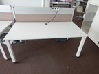 Schreibtisch ca. 160x80, weiß, Steelcase, mit Rückwand (ca. 68cm hoch) Schreibtisch ca. 160x80, weiß, Steelcase, mit Rückwand (ca. 68cm hoch)