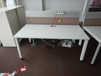 Schreibtisch ca. 160x80, weiß, Steelcase, mit Rückwand (ca. 68cm hoch) Schreibtisch ca. 160x80, weiß, Steelcase, mit Rückwand (ca. 68cm hoch)