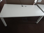 Schreibtisch ca. 160x80, weiß, Steelcase, ohne Rückwand Schreibtisch ca. 160x80, weiß, Steelcase, ohne Rückwand
