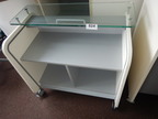 Bene Caddy mit Glasplatte, mit Rollladen, ca. 90x50x81cm, 1 Ordner hoch, inkl. Ablage Bene Caddy mit Glasplatte, mit Rollladen, ca. 90x50x81cm, 1 Ordner hoch, inkl. Ablage