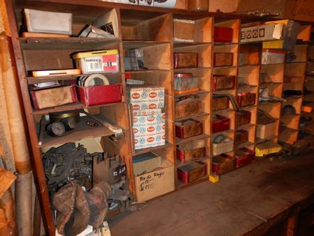 Werkzeug Holz Ladenschrank, ca. 185x60x180cm, mit diversem Inhalt, 30 Laden