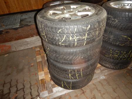 4 Stk. Alutec Alufelgen, bereift Pirelli 235/60R18 Reifen, Profil ca. 5mm passend zu Audi Q7 4 Stk. Alutec Alufelgen, bereift Pirelli 235/60R18 Reifen, Profil ca. 5mm passend zu Audi Q7
