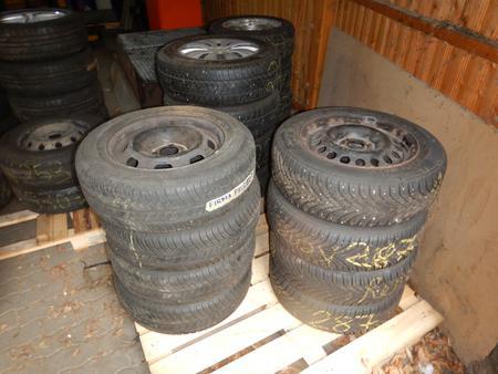 3 Garnituren Reifen auf Stehlfelgen: Pirelli 215/65R16, Michelin 195/65R15, Continental 195/60R15 3 Garnituren Reifen auf Stehlfelgen: Pirelli 215/65R16, Michelin 195/65R15, Continental 195/60R15