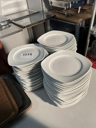 62 Stück Salatteller eckig ausgeführt 62 Stück Salatteller eckig ausgeführt